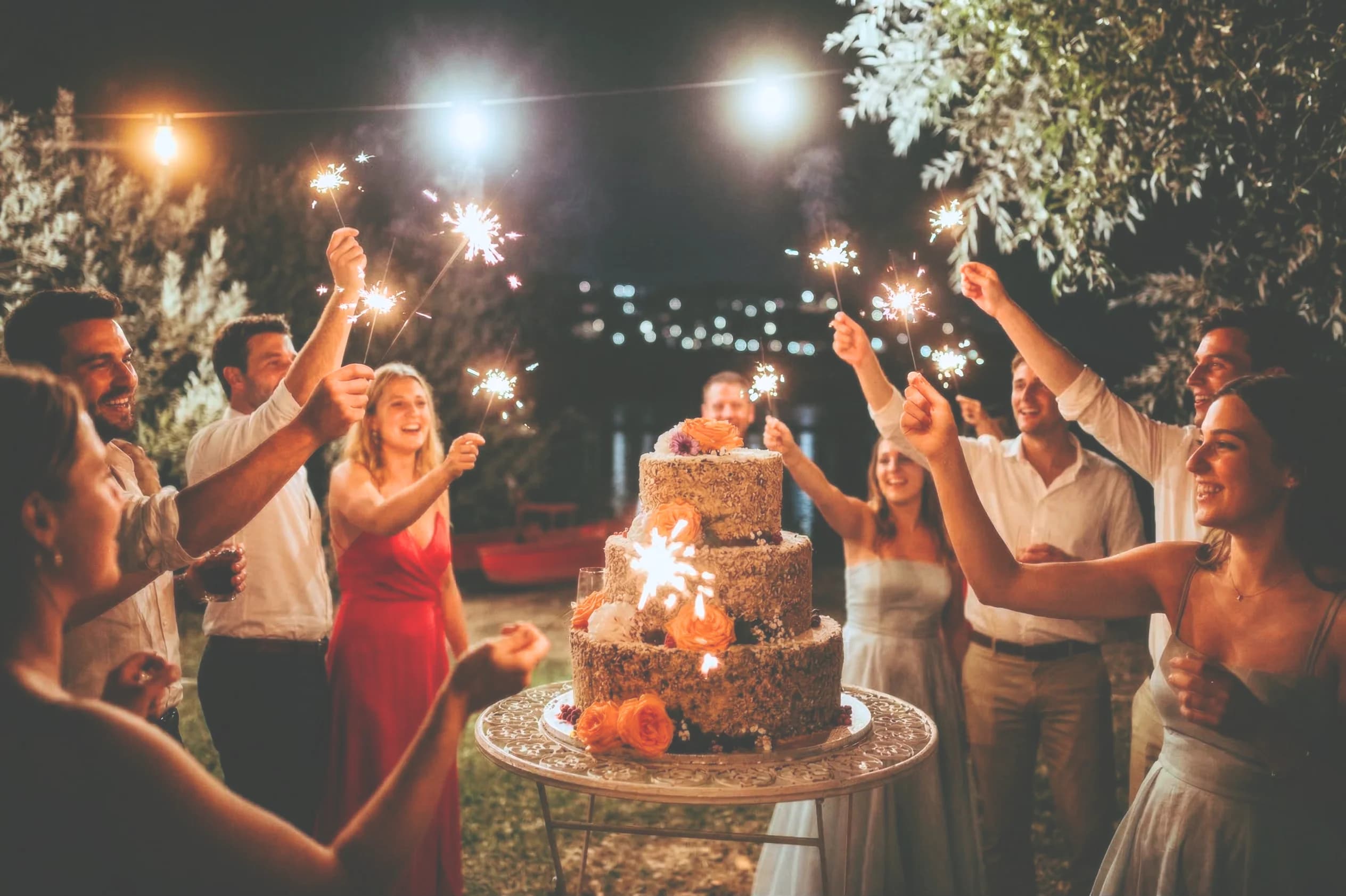 Festa di compleanno all'aperto nel giardino di BeeKind sul Lago di Bracciano