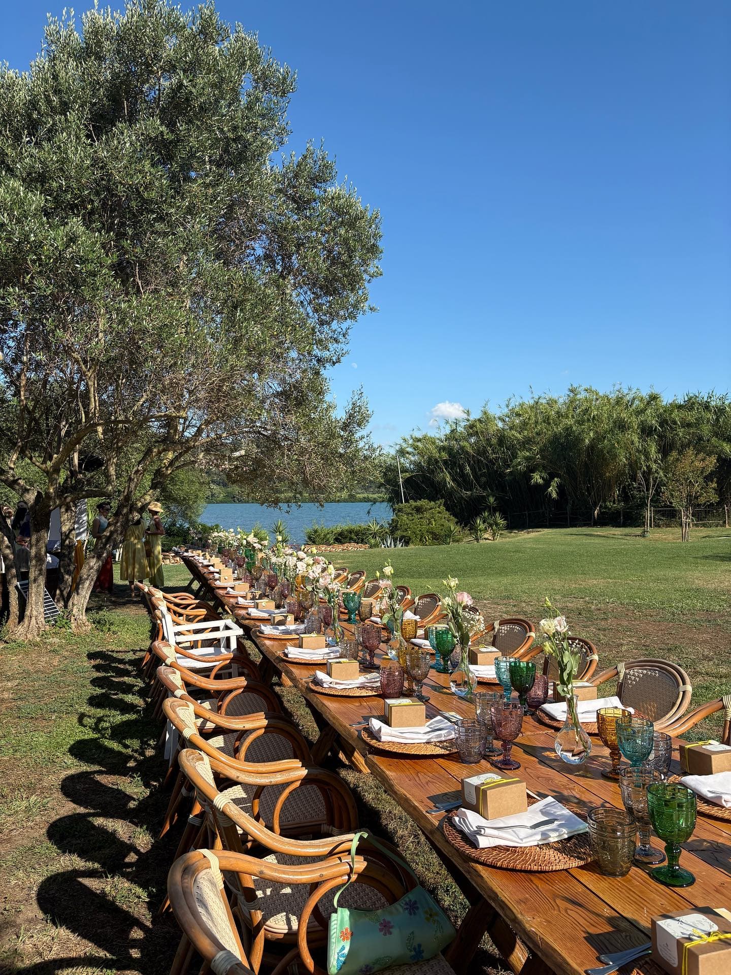 Il giardino di BeeKind apparecchiato per un evento