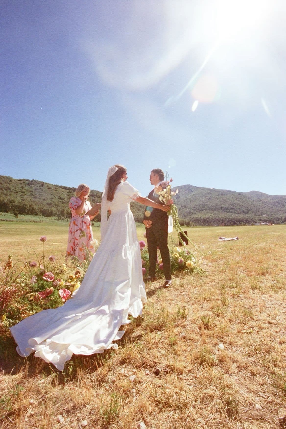 Sposi in campo aperto